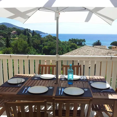 Apartment Duplex Vue Sur Et Pieds Dans L'eau De Pramousquier Le Lavandou